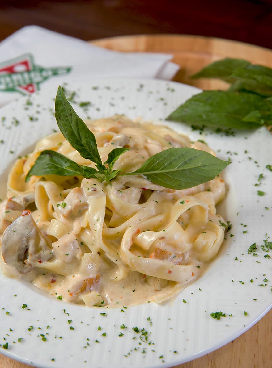 Fredrigo's Pizza pizzeria photography by Qaurus, frame 4 of 5