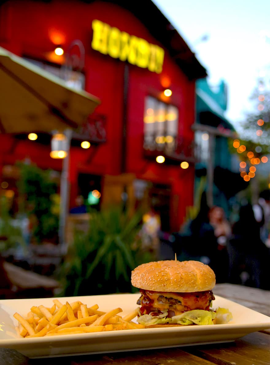 Howdy burger chain photography by Qaurus, frame 5 of 5